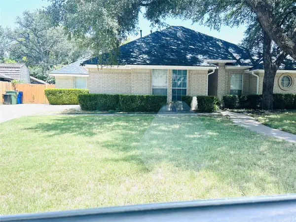 907 Red Oak Drive, Mansfield, TX 76063