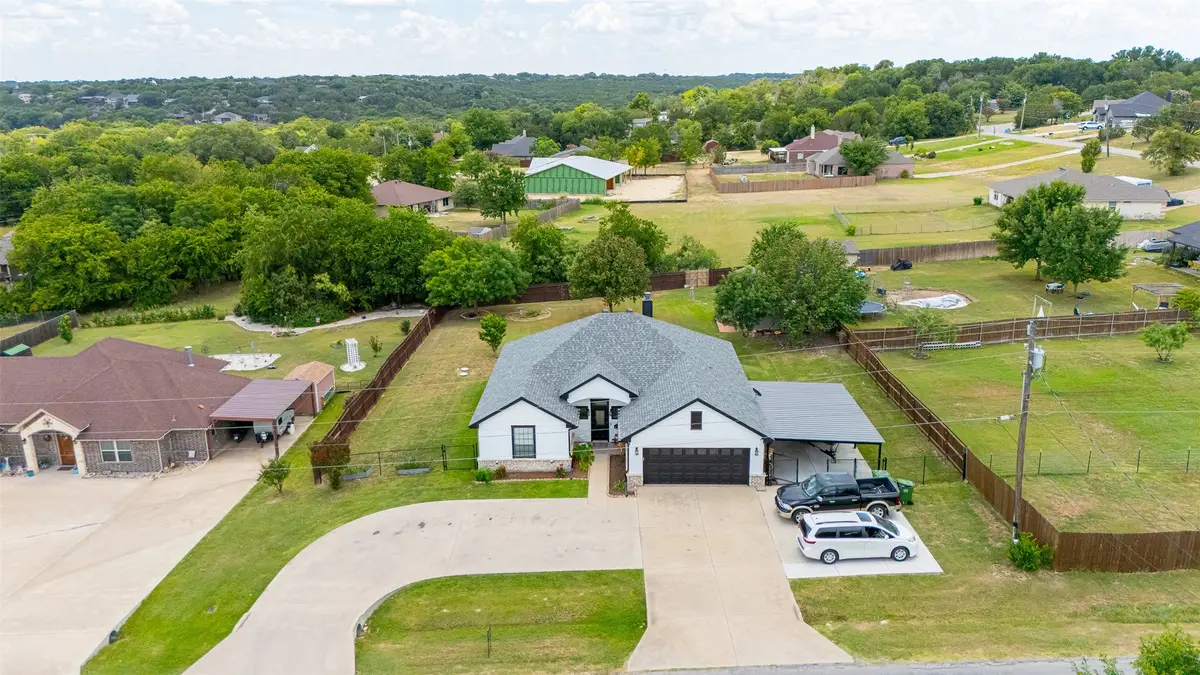 1305 E Apache Trail, Granbury, TX 76048 - #1