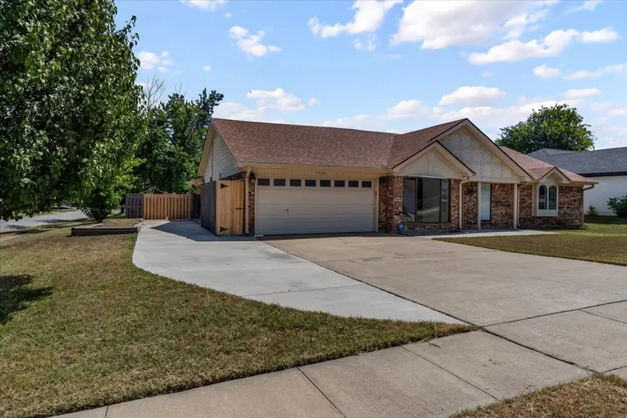 9901 Dickens Drive, Benbrook, TX 76126 - #2
