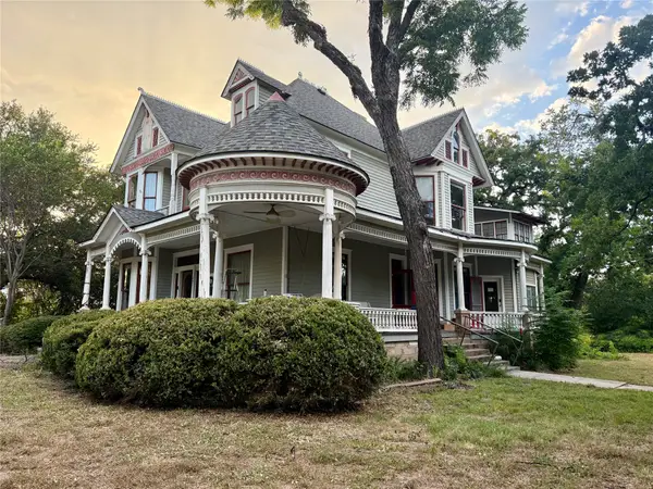 221 E Bridge Street, Granbury, TX 76048