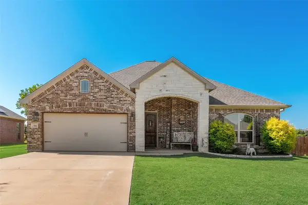 704 Carmen Ana Avenue, Grandview, TX 76050