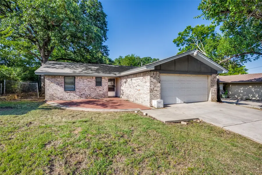 712 Chisholm Trail, Denton, TX 76209 - #2