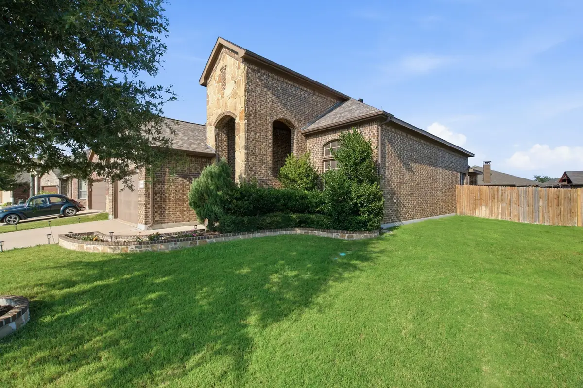 10816 Abbeyglen Court, Fort Worth, TX 76052 - #1