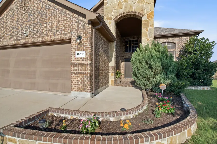 10816 Abbeyglen Court, Fort Worth, TX 76052 - #2