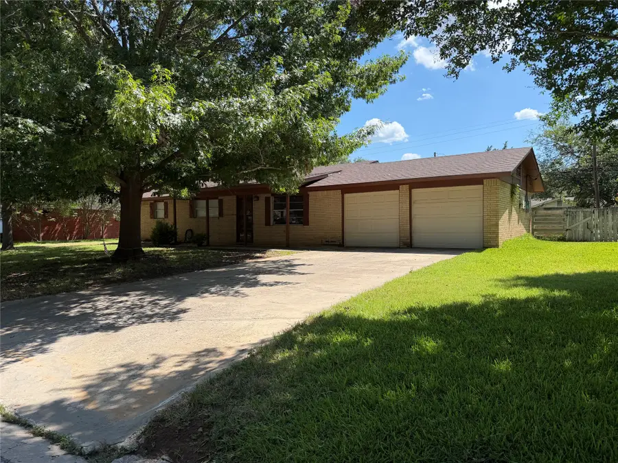 2205 14th Street, Brownwood, TX 76801 - #2