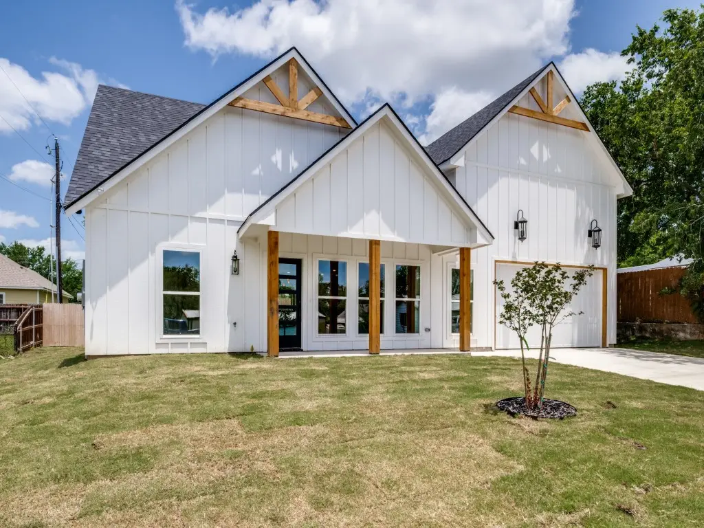 204 W Collins, Decatur, TX 76234 - #1