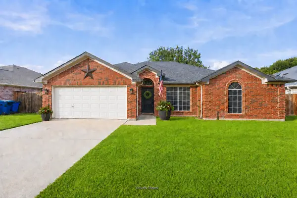 1020 Hannah Street, Burleson, TX 76028