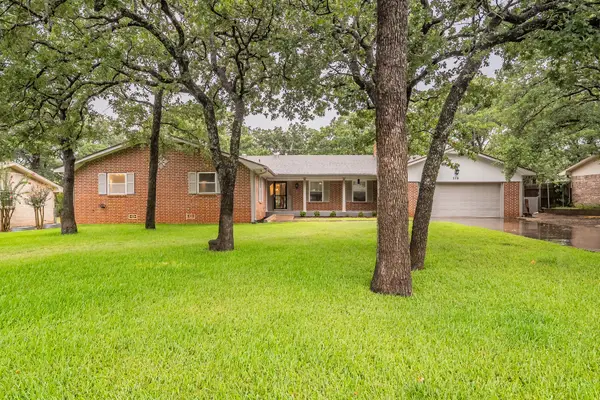 210 Mistletoe Lane, Keene, TX 76059