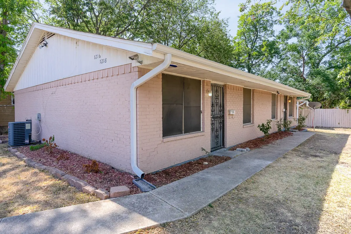 1216 E Baltimore Avenue, Fort Worth, TX 76104 - #1