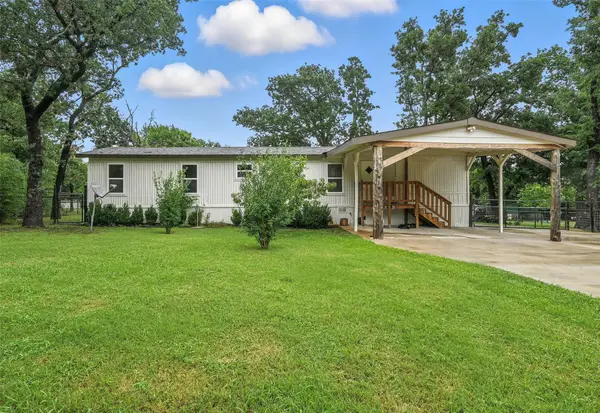 525 Surrey Lane, Burleson, TX 76028