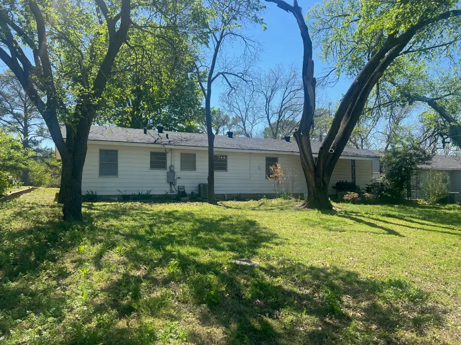 1305 Hillcrest Drive, Graham, TX 76450 - #2