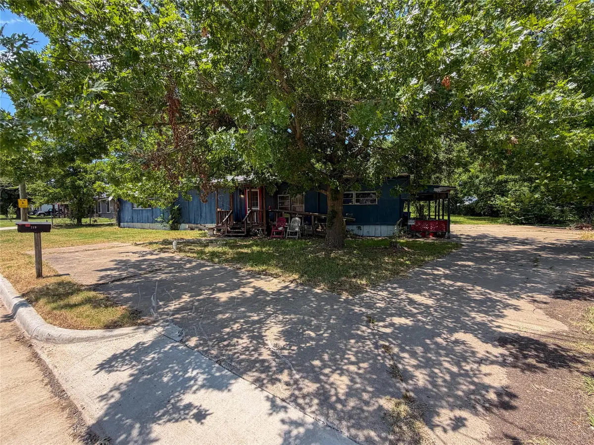 719 E Bullock Street, Denison, TX 75021 - #1