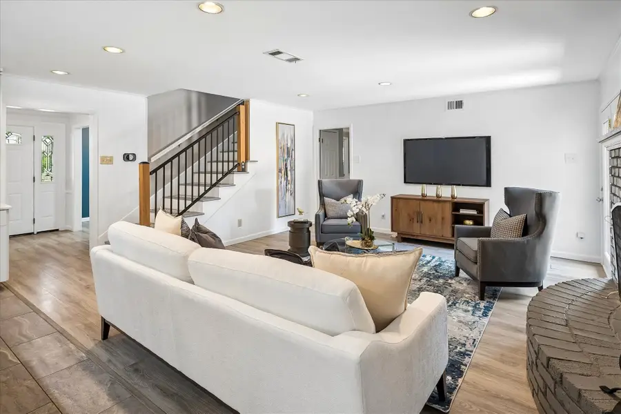 216 Huntingdon Drive, Irving, TX 75061 - #3