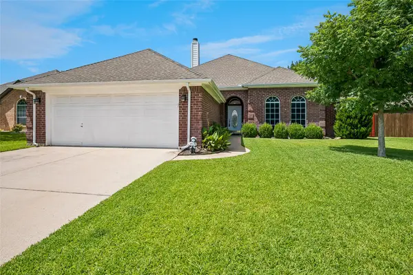 516 Hazelnut Court, Saginaw, TX 76179