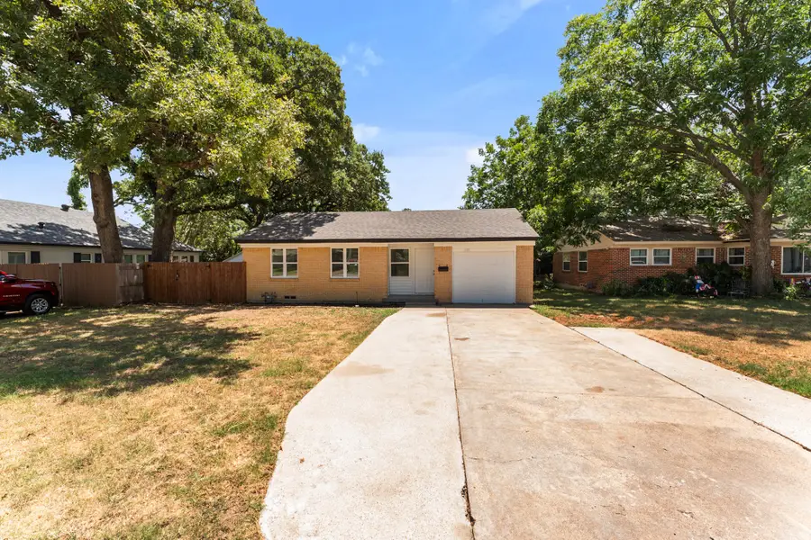 908 W Inwood Drive, Arlington, TX 76013 - #2