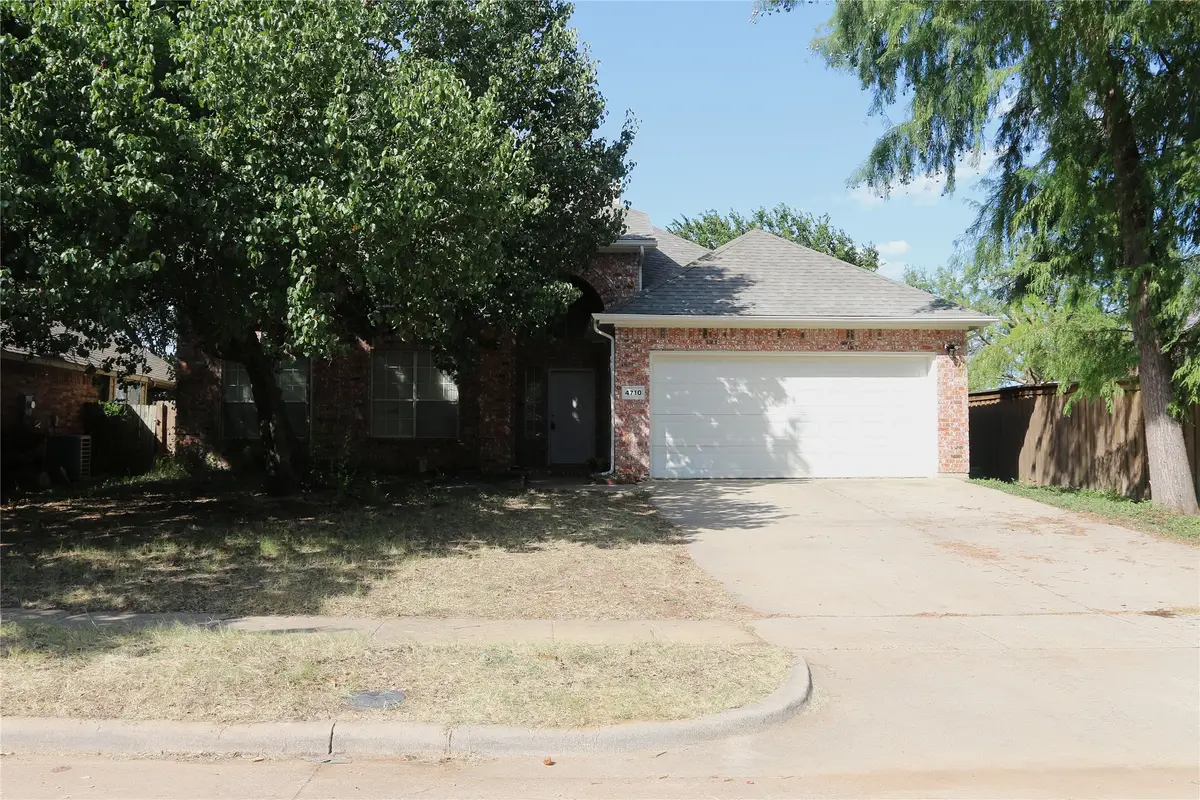 4710 Lincolnshire Drive, Grand Prairie, TX 75052 - #1
