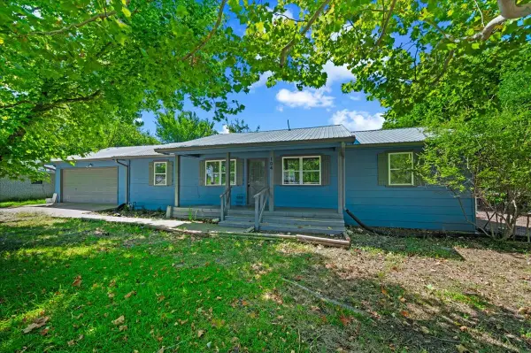 104 Parker Street, Italy, TX 76651