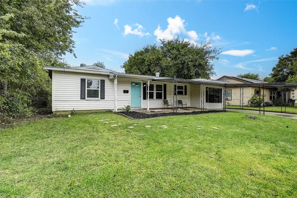 802 E Dallas Street, Mansfield, TX 76063 - #1