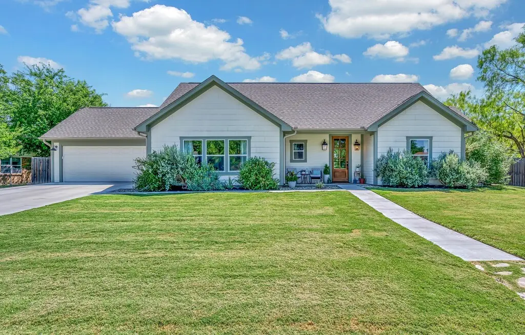 931 N Pecan Street, Hico, TX 76457 - #1
