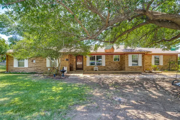 906 Clearview Street, Krum, TX 76249