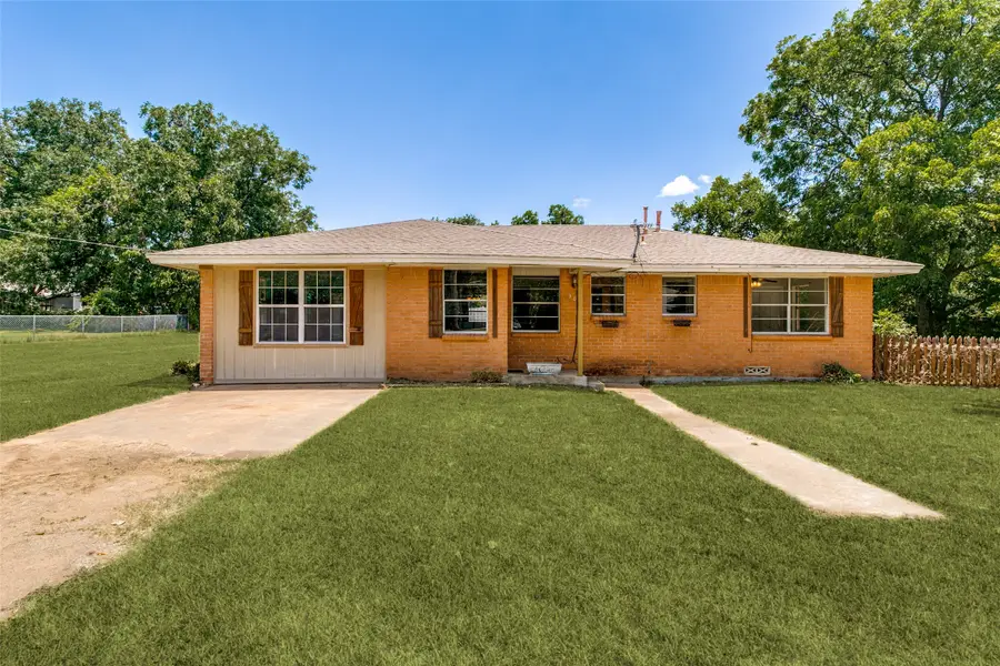 308 N Avenue C, Springtown, TX 76082 - #2