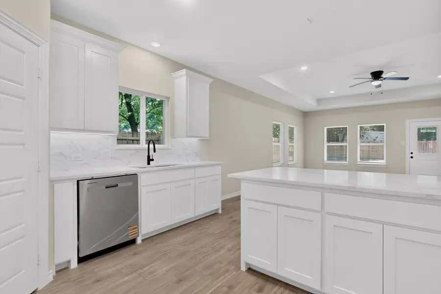 724 N Clements Street, Gainesville, TX 76240 - #2
