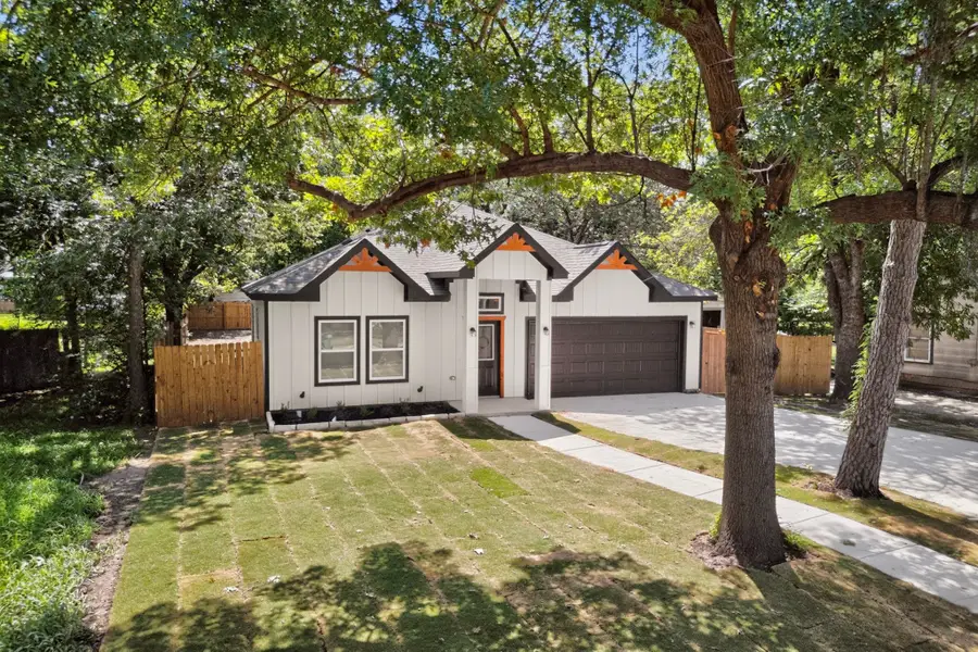 724 N Clements Street, Gainesville, TX 76240 - #3