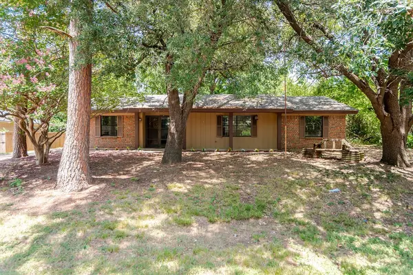 611 Cain Street, Lake Dallas, TX 75065
