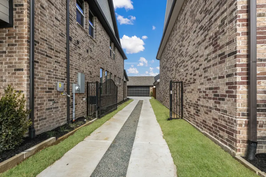 1612 Swan Street, Van Alstyne, TX 75495 - #3