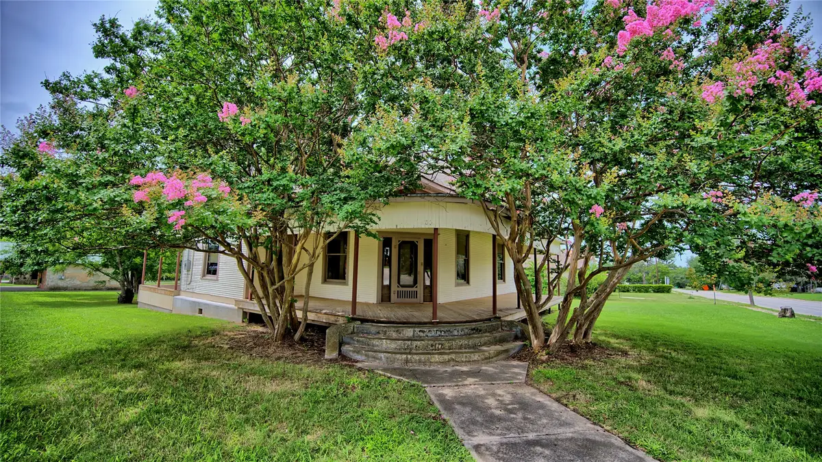 400 S Broad Street, Saint Jo, TX 76265 - #1