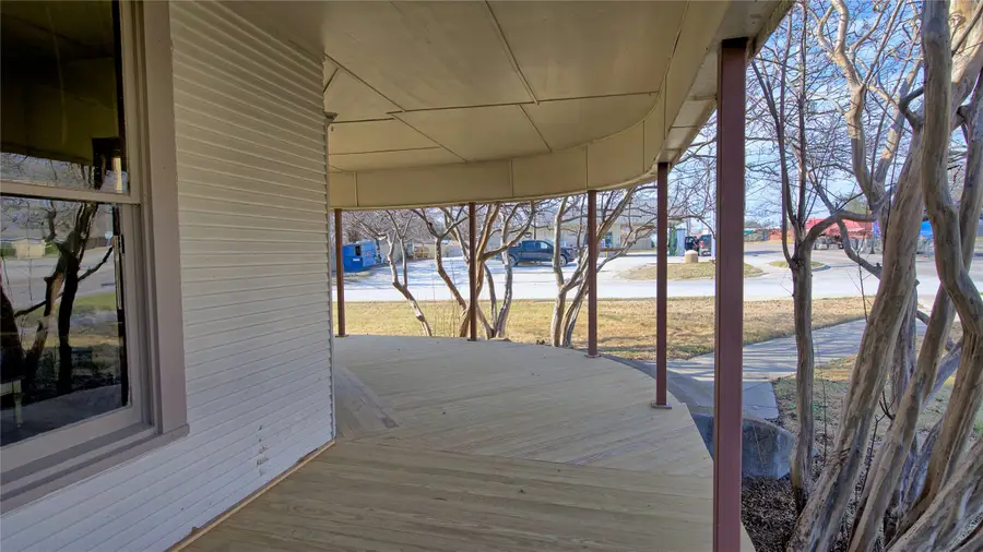 400 S Broad Street, Saint Jo, TX 76265 - #2