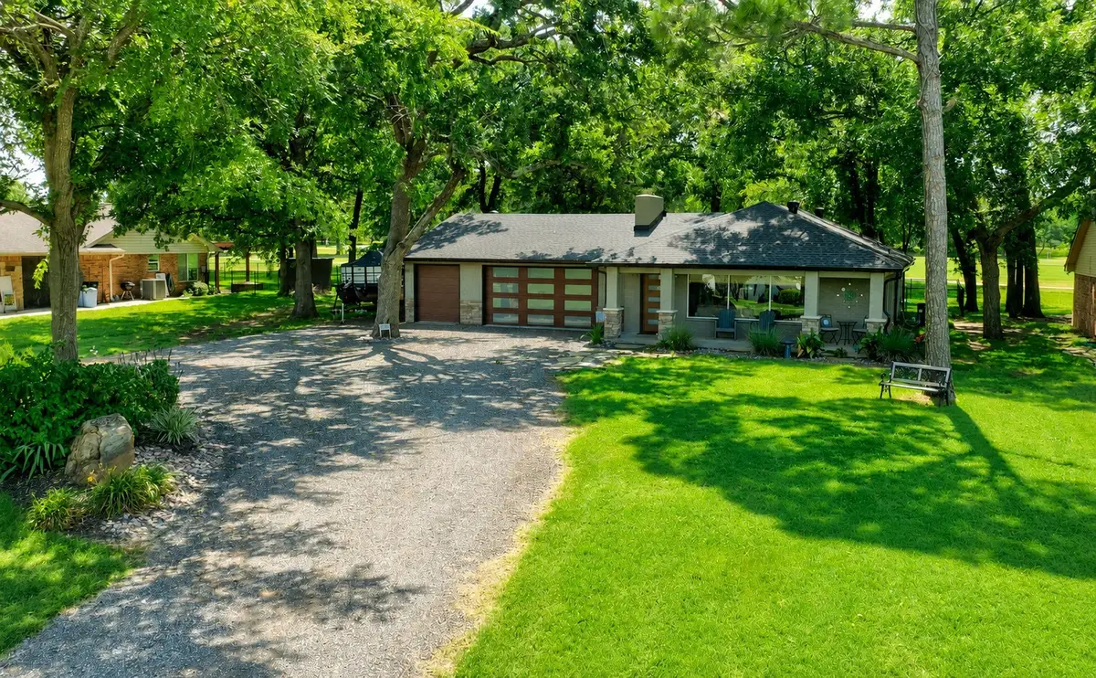 1118 Kiowa Drive W, Gainesville, TX 76240 - #1