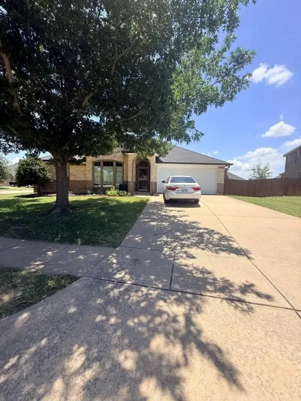 136 Holly Street, Waxahachie, TX 75165