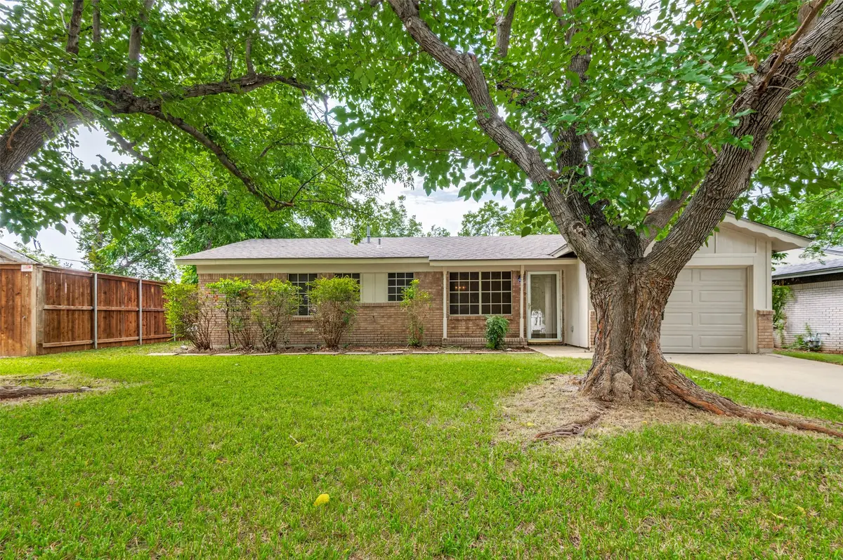 705 W Cedar Street, Hurst, TX 76053 - #1
