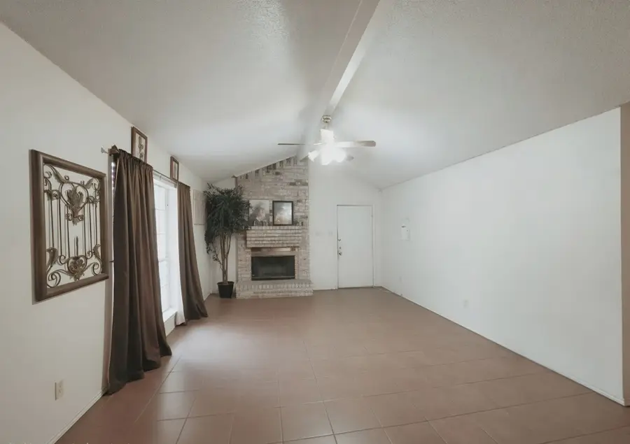 6800 S Creek Drive, Fort Worth, TX 76133 - #2