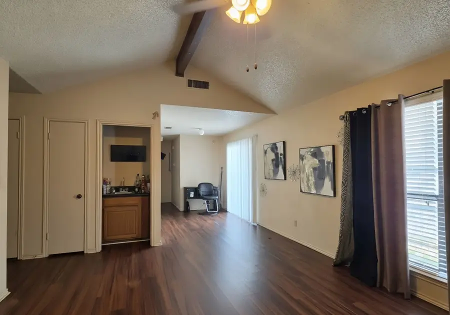 6816 S Creek Drive, Fort Worth, TX 76133 - #3