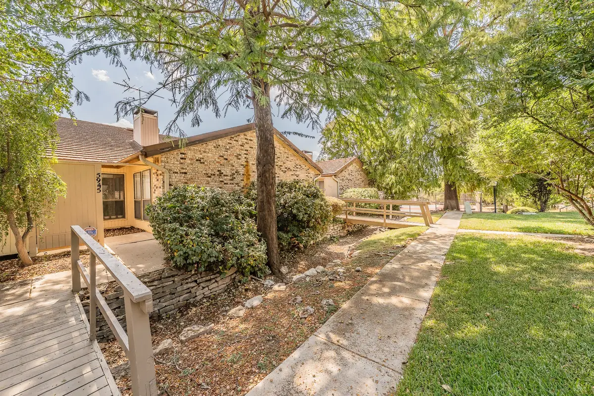 5945 Chimney Wood Circle, Fort Worth, TX 76112 - #1