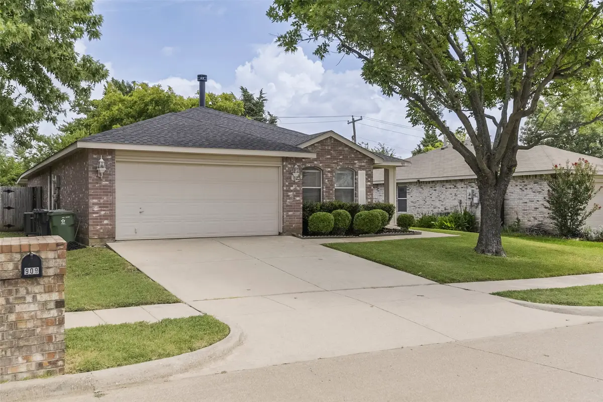 909 Anvil Creek Drive, Arlington, TX 76001 - #1