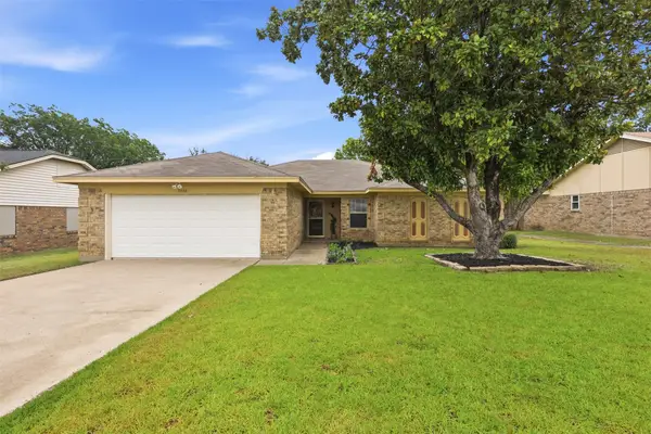 5536 Meadow Oak Street, North Richland Hills, TX 76180