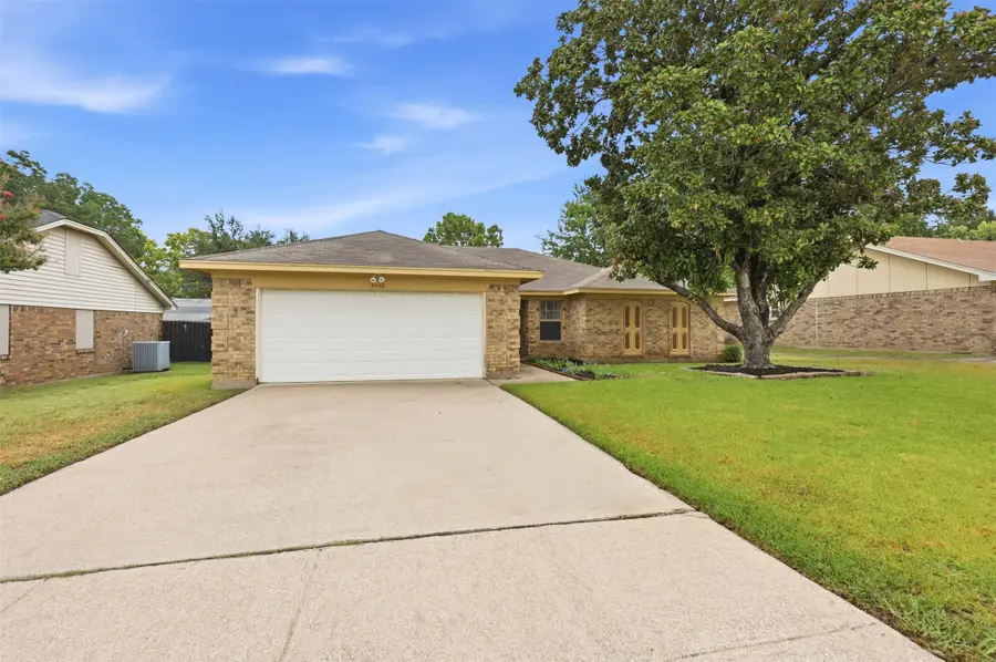 5536 Meadow Oak Street, North Richland Hills, TX 76180 - #2