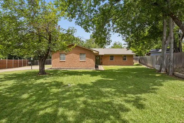 1034 8th Street, Grand Prairie, TX 75050