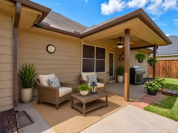 308 Glenview Drive, Aubrey, TX 76227