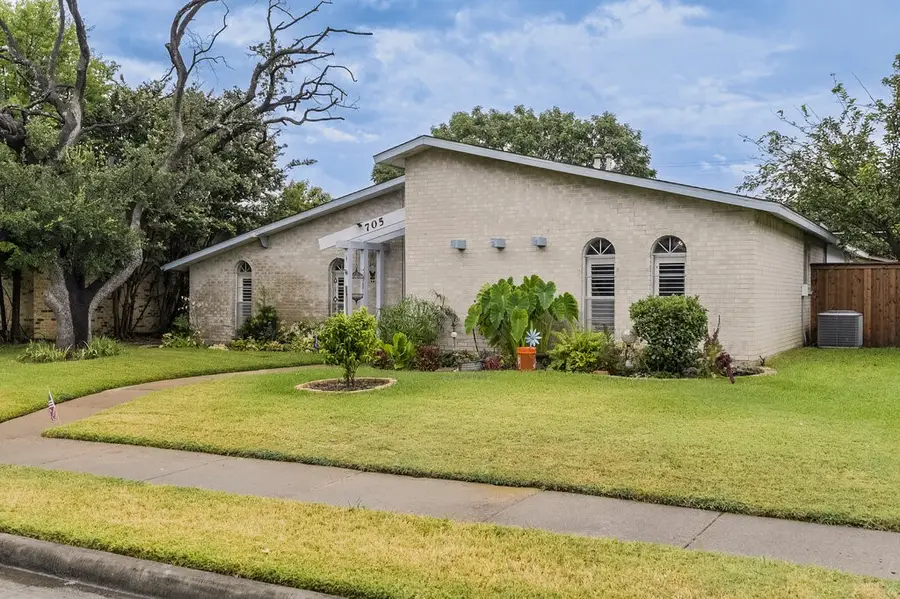 705 Bluebonnet Drive, Grand Prairie, TX 75052 - #2