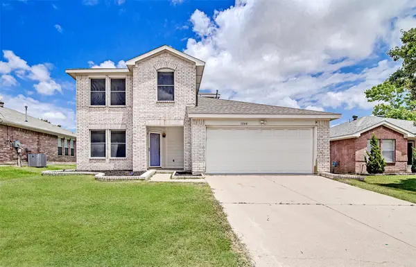 1044 Triple Crown Drive, Fort Worth, TX 76179