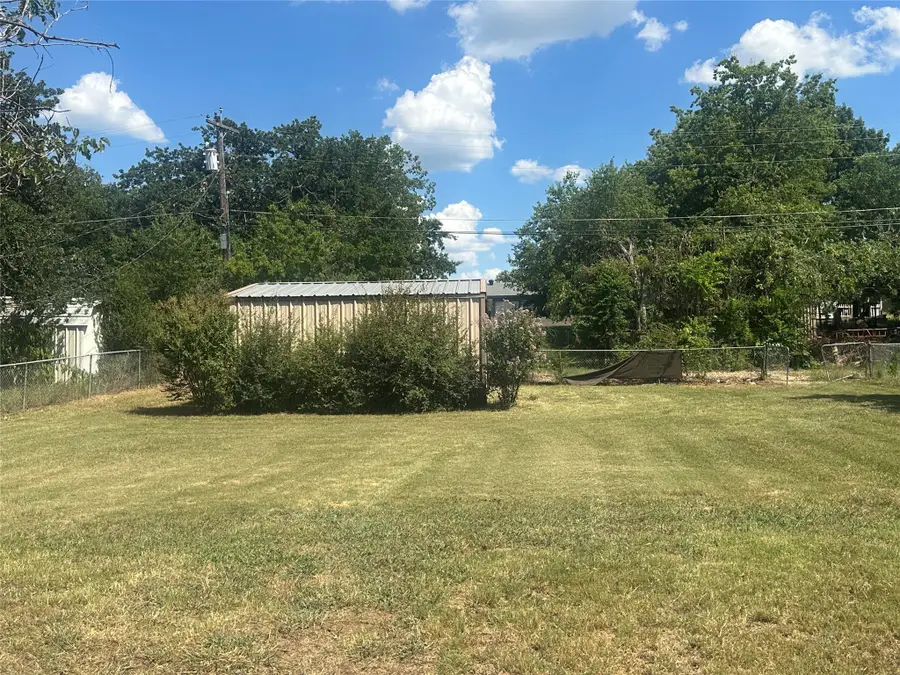 1507 N Matthews Street, Bowie, TX 76230 - #3