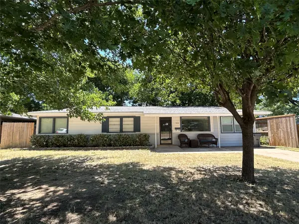 908 Fairview Street, Graham, TX 76450