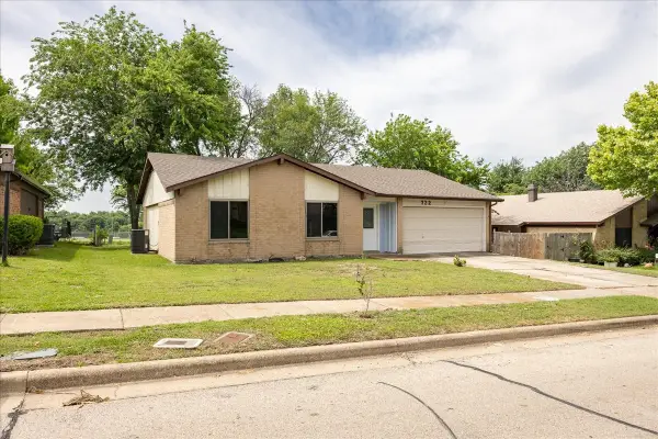 722 Meadowglen Drive, Duncanville, TX 75137