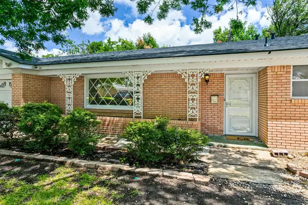 5729 Wharton Drive, Fort Worth, TX 76133