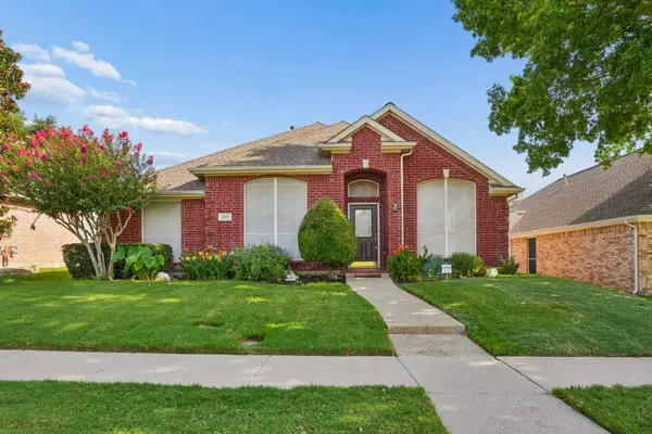 469 Crestview Point Drive, Lewisville, TX 75067