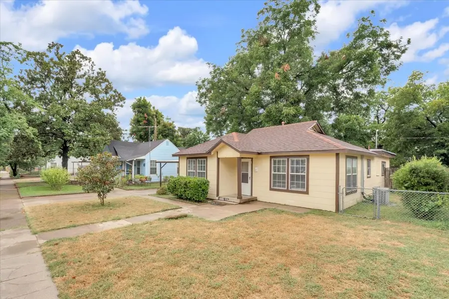 1113 Hudgins Avenue, Fort Worth, TX 76111 - #3